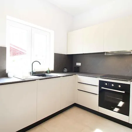 Holiday home With Pool In Valbandon-istrien 51192 Valbandon