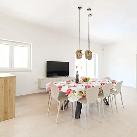 With Pool In Valbandon-istrien 51192 Holiday home *