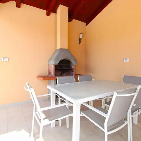 Holiday home With Pool In Valbandon-istrien 51192