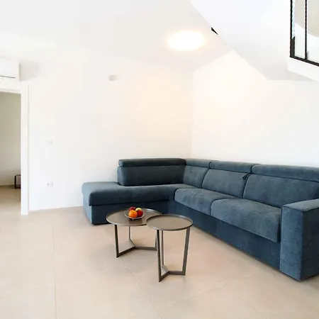 With Pool In Valbandon-istrien 51192 Holiday home