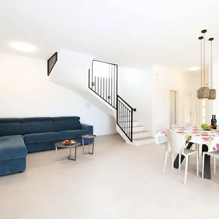 With Pool In Valbandon-istrien 51192 Holiday home