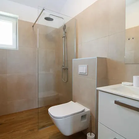 With Pool In Valbandon-istrien 51192 Holiday home