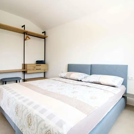 Holiday home With Pool In Valbandon-istrien 51192 Valbandon