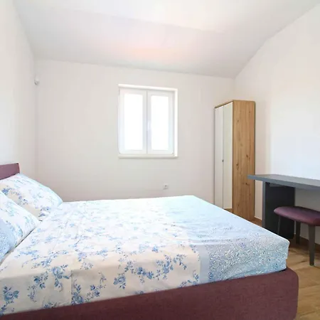With Pool In Valbandon-istrien 51192 Holiday home